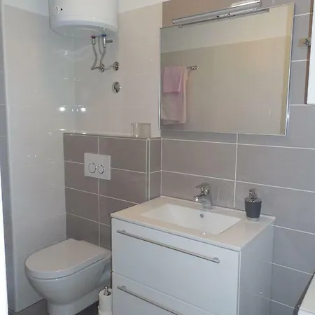 Appartement A&m - 30 M From Beach Stomorska